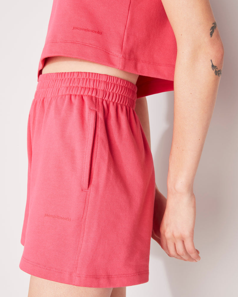 ESSENTIAL SWEAT SHORT - ROUGE RED